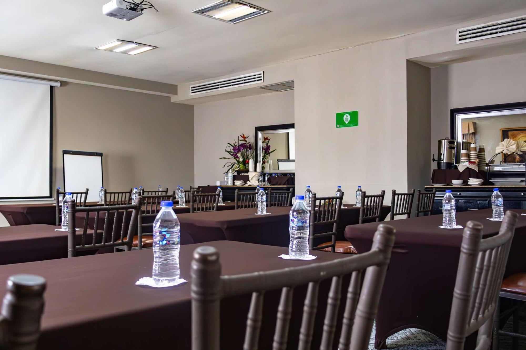 Best Western Plus Monterrey Airport Apodaca Bagian luar foto