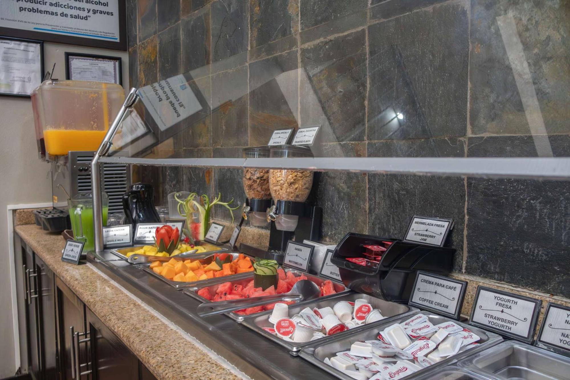 Best Western Plus Monterrey Airport Apodaca Bagian luar foto