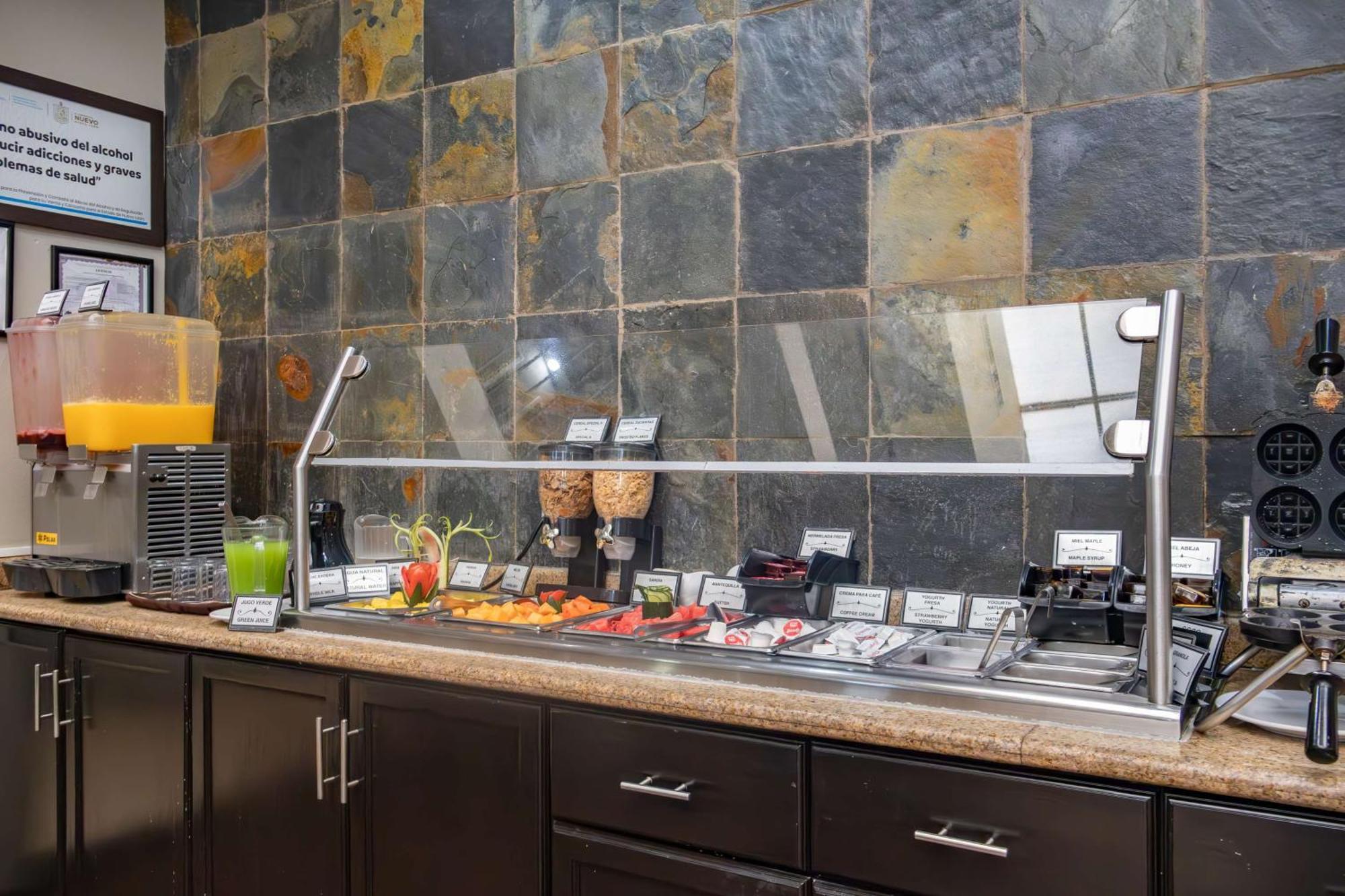 Best Western Plus Monterrey Airport Apodaca Bagian luar foto