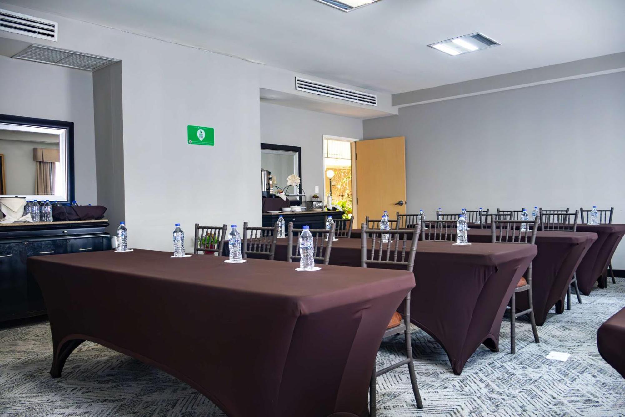 Best Western Plus Monterrey Airport Apodaca Bagian luar foto